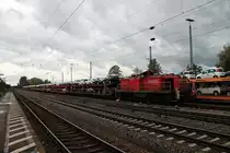 294 868-5 am 16.10.2014 mit einigen Autowagen in Lahr (Schwarzw), um sie später ins Anschlussgleis des dortigen Zwischenlager.