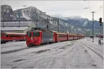 RE1736 mit der Ge 4/4 II 617  Ilanz  fährt in Landquart ein. (19.01.2016)