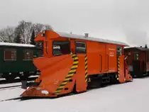 Auch wenn es,am 17.Januar 2016,etwas Schnee auf Rügen gab,brauchte der Schneepflug 97-49-13 vom Rasenden Roland nicht ausrücken.Aufnahme in Putbus.
