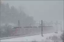 Winterwetter -

Bei heftigem Schneefall wird ein Triebwagen der Baureihe 425 als RB in Richtung Ulm gleich den Haltepunkt Urspring erreichen -

17.01.2016 (M)