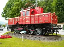 Blick auf die 1161 017-7 am 28.6.2015 bei der Ortseinfahrt in Bischofshofen.
Diese Lok war bis 1993 im Verschub in Bischofshofen und Schwarzach-St. Veit im Einsatz.