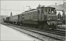 Im April 1985 konnte ich die Ae 4/7 10969 mit einem  Stücker  (Nahgüterzug) in Büren an der Aare fotografieren. Der Zug wird in Kürze Büren an der Aare Richtung Dotzigen verlassen.
