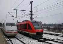 Hier links 401 520-2  Lüneburg  als ICE883 von Kiel Hbf. nach München Hbf. und rechts 648 838-0  Lauenburg/Elbe  als RE83 (RE21625) von Kiel Hbf. nach Lüneburg, diese beiden Triebzüge begegneten sich am 19.1.2016 in Kiel Hbf.