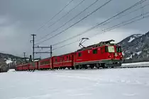 Die Ge 4/4 II 632  Zizers  fährt mit einem Re aus Lanquart nach Disentis in Castrisch vorbei.Bild vom 20.1.2016