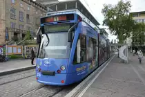 Diese Siemens Combino mit der Nummer  279  fährt am 18.10.2015 auf der Linie 1 durch Freiburg im Breisgau.
