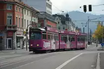 Diese Duewag - GT8N mit der Nummer  226  fährt am 18.10.2015 auf der Linie 3 durch Freiburg im Breisgau.
