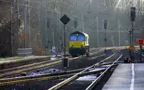 Die Class 66 RL002/V270 von der Rurtalbahn-Cargo kommt aus Richtung Aachen-West,Laurensberg,Richterich und fährt durch Kohlscheid und fährt als Lokzug aus Aachen-West nach Sittard(NL) und fährt in Richtung Herzogenrath. 
Aufgenommen von Bahnsteig 2 in Kohlscheid. 
Bei schönem Winterwetter am Eiskalten Nachmittag vom 18.1.2016.