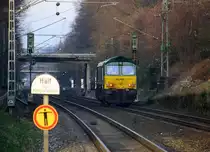 Ein Nachschuss von der Class 66 RL002/V270 von der Rurtalbahn-Cargo kommt als Lokzug aus Aachen-West nach Sittard(NL) und fuhr durch Kohlscheid in Richtung Herzogenrath.
Aufgenommen von Bahnsteig 2 in Kohlscheid. 
Bei schönem Winterwetter am Eiskalten Nachmittag vom 18.1.2016.