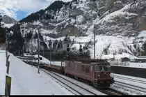 BLS Re 4/4 169  Bönigen  schiebt am 24. Januar 2016 ihren Autozug von Kandersteg in Richtung Lötschbergtunnel - Goppenstein.