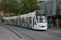 Diese Siemens Combino mit der Nummer  273  fährt am 18.10.2015 als Sonderzug durch Freiburg im Breisgau.
