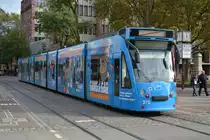 Diese Siemens Combino mit der Nummer  275  fährt am 18.10.2015 als Sonderzug durch Freiburg im Breisgau.
