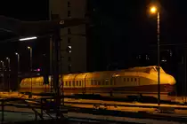 Ehemaliger dieselhydraulischer Schnelltriebzug der DR 175 015-7 leicht zugeschneit  abgestellt am 22.01.2016 in Berlin Lichtenberg. Hersteller: VEB Waggonbau Görlitz Achsformel: B'2'+2'2'+2'2'+2'B' Länge: 98.060 mm Leistung: 2 X 736 kW Höchstgeschwindigkeit: 160 km/h