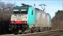 Ein Lokportrait der belgischen 2822 (E-186),unterwegs hinauf zum Gemmenicher Tunnel auf der Montzenroute. Hierzu sehen unweit vom Steppenberg bei Aachen am 25.Jan.2016. 