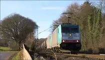 Ein Hauch von Frühling lag heute Vormittag an der Montzenroute in der Luft. Zwei belgische Cobras bringen einen langen Kesselwagenzug nach Aachen West. Hier zu sehen am Gemmenicher Weg, 25.Januar.2016.