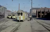København / Kopenhagen Københavns Sporveje SL 7 (Tw 593 + Bw 15xx) Nørrebro Remise / Straßenbahnbetriebshof Nørrebro am 24. Februar 1968. - Scan von einem Farbnegativ. Film: Kodacolor X. Kamera: Konica EE-matic.