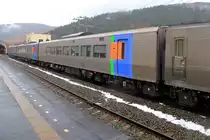 Zug 261-1103, der neu eingefügte Zwischenwagen ohne Führerstand KIHA 260-1311, gebaut 2013. Tomamu, 28.Oktober 2015. SEKISHÔ-LINIE/NEMURO-HAUPTLINIE 