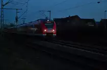  Hochbetrieb  in Kleinenbroich.
Ein S8 Zug verlässt den Bahnhof in Richtung Mönchengladbach Hbf.
Im Hintergrund ist noch ein unidentifizierter 422 zu erahnen. 25.1.2016