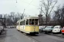 København / Kopenhagen Københavns Sporveje SL 10 (DÜWAG-GT6 861) Ved Glyptoteket / Tietgensgade am 28. Februar 1968. - Im Hintergrund sieht man einen kleinen Teil des Vergnügungsgartens Tivoli. - Scan von einem Farbnegativ. Film: Kodacolor X. Kamera: Konica EE-matic.
