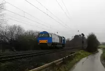 272 402-9  von Railtraxx  kommt als Lokzug von Aachen-West nach Montzen(B) und fährt die Gemmenicher-Rampe hoch. 
Aufgenommen an der Montzenroute am Gemmenicher-Weg.
Bei Niselregen am Mittag vom 23.1.2016.