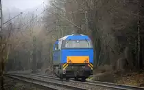 Ein Nachschuss von der 272 402-9 von Railtraxx  fährt als Lokzug aus Aachen-West nach Montzen und fährt die Gemmenicher-Rampe hoch.
Aufgenommen an der Gemmenicher-Rampe am Gemmenicher-Weg an der Montzenroute. 
Bei Niselregen am Mittag vom 23.1.2016.