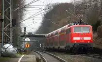 Ein Nachschuss von der 111 074 DB schiebt den RE4 von Kohlscheid nach Düsseldorf-Hbf und fährt in Richtung Herzogenrath,Mönchengladbach,Neuss. 
Aufgenommen vom Bahnsteig 2 in Kohlscheid.
Bei Regenwolken am Nachmittag vom 24.1.2016. 