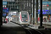 Nachschuss auf TGV POS 4412 am 25.10.2014, als dieser als TGV Lyria (Zürich HB - Paris Gare de Lyon) in der Bahnhofshalle von Basel SBB stand.