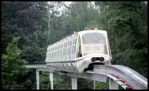 IGA Park Einschienen Bahn am 23.6.1993 in Stuttgart Killesberg. Wer mitfuhr konnte dann auch höhengleiche Aufnahmen wie die hier einer nachfolgenden Bahn machen.