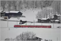 RE1335 mit Ge 47/4 II 612  Thusis  nach St.Moritz unterhalb von Klosters Dorf. (04.02.2016)