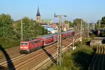 111 134 mit RE 26217 Emden Hbf - Münster(Westf) Hbf, am Morgen des 11.10.2015 bei der Ausfahrt aus Salzbergen. 