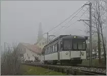 Während der CEV MVR GTW Be 2/6 7002 als Regionalzug nach Les Avants fuhr und dort die Rückfahrt abwartete, kam im Lokalverkeher oberhalb von Montreux wieder einmal ein Bipperlisi, heute der MOB Be 4/4 1006, zum Einsatz und fühlte sich wohl bei diesem Nebel wie in seiner früheren Heimat.
Bei Planchamp, den 5. Feb. 2016