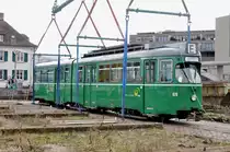 Am 1.Februar 2016 beginnt der Verlad der letzten Be 4/6 Düwag nach Belgrad. Einzig die Be 4/6 627 und 628 bleiben als Oldtimer in Basel. Hier steht der Be 4/6 626 am Verladeplatz. Die Aufnahme stammt vom 01.02.2016.