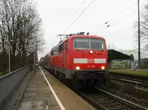 111 155 DB  kommt die Kohlscheider-Rampe hoch aus Richtung Neuss,Herzogenrath mit dem RE4 aus Dortmund-Hbf nach Aachen-Hbf und fährt durch Kohlscheid in Richtung Richterich,Laurensberg,Aachen-West.
Aufgenommen von Bahnsteig 2 in Kohlscheid.
Bei Regenwolken am Vormittag vom 5.2.2016.