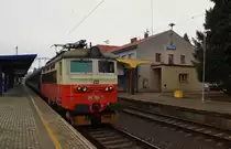 242 265-7 zu sehen am 07.02.16 mit dem mit OS 7504 in Klatovy.