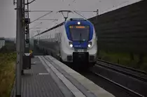 RE 26125/RE 7 nach Krefeld Hbf am Samstag den 13.2.2016. Hier ist der NX-Hamster 9442 874 im strömenden Regen bei der Durchfahrt in Allerheiligen zu sehen und das ohne Verspätung. 