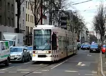 Am 12.02.2016 ist der NF8 2116 auf der Elisabethstraße als Linie 706 zwischen Kirchplatz und Bilker Bahnhof unterwegs