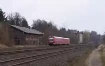612 490 hat als RE von Regensburg gleich den Zielbahnhof Hof in Oberfranken erreicht.
Der Triebwagen passiert gerade die ehemalige Betriebswerkstatt des längst aufgelassenen Rangierbahnhof in Oberkotzau. 17.03.2014