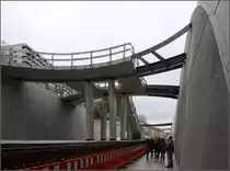 . Stadtbahnbau in Stuttgart -

Gestalterisch wird die Station Bottroper Straße von Bögen geprägt, sowohl an den Seitenwänden, als auch in der Ausformung der Zugangsebene.

13.02.2016 (M)