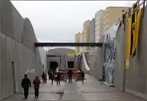 . Stadtbahnbau in Stuttgart -

Die einzige Station der Neubaustrecke liegt in einem Trog zwischen Betonwänden und wird Bottroper Straße heißen. Im Anschluss an die Haltestelle folgt eine Tunnelstrecke.

13.02.2016 (M)

