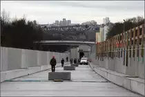 . Stadtbahnbau in Stuttgart - 

Im Sommer 2017 soll die U12 von der 2013 eröffneten Station Hallschlag bis Remseck verlängert werden und die bislang dorthin verkehrende U14 ersetzen. Dazu ist ein neuer Streckenabschnitt vom Hallschlag hinunter ins Neckartal erforderlich. Im Anschluss an die Haltestelle Hallschlag führt die Strecke mit ca. 7 % Gefälle im Trog talwärts.

13.02.2016 (M)