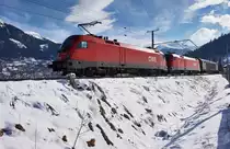 1116 149-6 + 1116 116-5 mit einem Güterzug, auf der Fahrt in Richtung Schwarzach-St.Veit.
Aufgenommen am 12.2.2016 bei der Durchfahrt durch den ehemaligen Bahnhof Angertal.