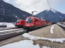 1116 036 + 1144 XXX + 1116 171-0 mit einem Güterzug, unterwegs in Richtung Villach.
Aufgenommen am 12.2.2016 bei der Durchfahrt in Mallnitz-Obervellach.
Im Hintergrund zu sehen ist 1116 081-1, welche an diesem Tag für die Autoschleuse eingeteilt war.