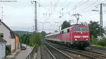 Ebenfalls am 21.8.09 zog 111 171 eine RB von Würzburg nach Treuchtlingen durch den dreigleisigen Bereich in Ansbach.