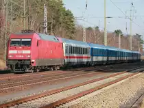 101 096-6 mit einem EC in Richtung Prag am 13. September 2016 auf dem südlichen Berliner Außenring bei Diedersdorf.