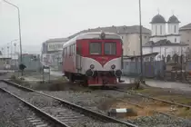 Triebzug 77-0932-2 am 13.02.2016 im Bahnhof Ramnicu Valcea.