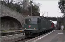 Heute gab es auf dem Weg zur Arbeit viel zu sehen und zu fotografieren: In Vevey begegnete mir eine  Re 10/10) bestehend aus der gr�nen Re 6/6 11464 und der roten Re 430 357-4 auf dem Weg Richtung Lausanne. 
18. Feb. 2016 