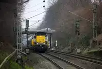 7869,7868 beide von der SNCB kommen die Kohlscheider-Rampe hoch aus Richtung Neuss,Herzogenrath mit einem Kurzen Kalkleerzug aus Oberhausen-West(D) nach Hermalle-Huy(B) und fahren durch Kohlscheid in Richtung Richterich,Laurensberg,Aachen-West. Aufgenommen von Bahnsteig 2 in Kohlscheid. Bei Sonne und Wolken am Kalten Nachmittag vom 18.2.2016.