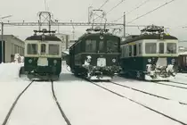 TPF/GFM: Längst nicht mehr in Bulle beheimatet sind die Triebwagen ABe 4/4 167 (1947), ABDe 2/4 155 (1931) sowie der ABe 4/4 166 (1947). Diese Fahrzeuge, aufgenommen in Bulle im Winter 1988, prägten während Jahren das Bild der damaligen GFM-Strecke Bulle-Romont. Während die Triebwagen 166 und 167 verschrottet wurden, ist der ABDe 2/4 155 in einem sehr schlechten Zustand im Eisenbahnmuseum Kerzers erhalten geblieben.
Foto: Walter Ruetsch 