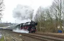 Am 20.02.2016 verläßt DPF 24168 mit 01 150 nach einem Zwischenstopp den Bahnhof Arnsberg auf dem Weg nach Willingen.