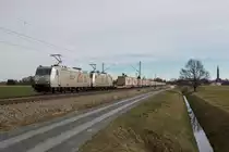 185 538 und 185 531 mit dem 41870 am 20. Februar 2016 bei Übersee.