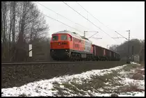 Aushilfe für die standardmäßig eingesetzte OHE leistete am 19.2.2016 RTS mit ihrer 230077 im Schrottzug Verkehr zwischen Osnabrück und Georgsmarienhütte. Um 12.33 Uhr kam die Lok mit einem voll beladenen 30 Wagen Zug in Richtung Hasbergen durch Osnabrück - Hörne.